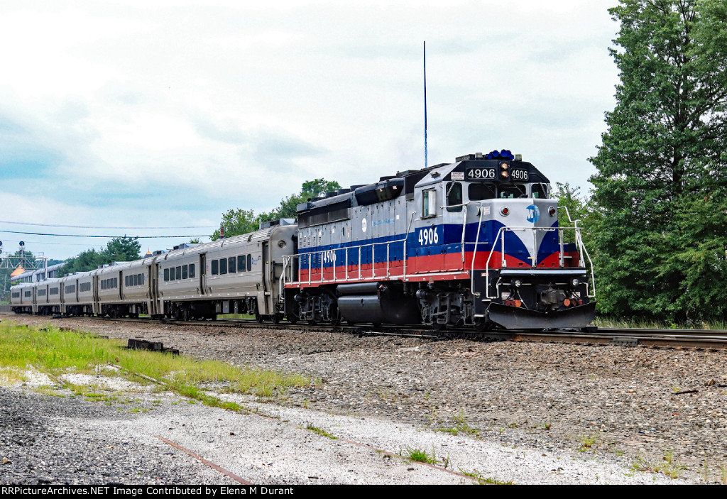 MNCR 4906 on train 51